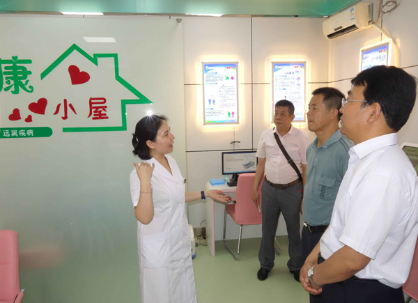 廣西賀州市衛計局參觀金臺區健康一體機