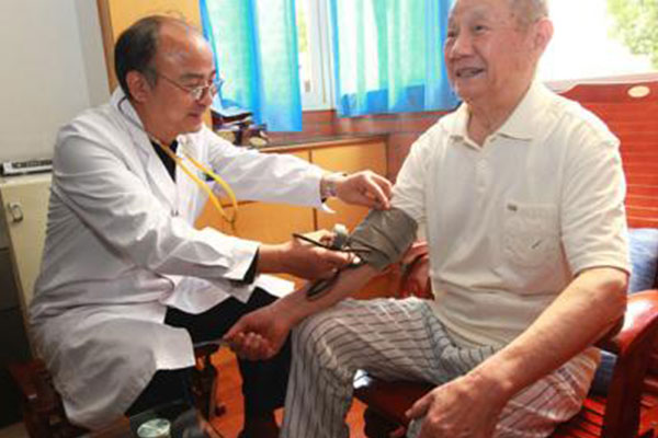 健康一體機(jī)為群眾建立電子動態(tài)健康檔案