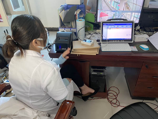 健康一體機信息化健康體檢操作臺